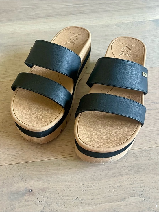 Reef Shoes - Reef Banded Horizon Platform Sandal
Shop Size 9